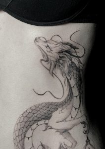 Tatuaj lateral Cătălina