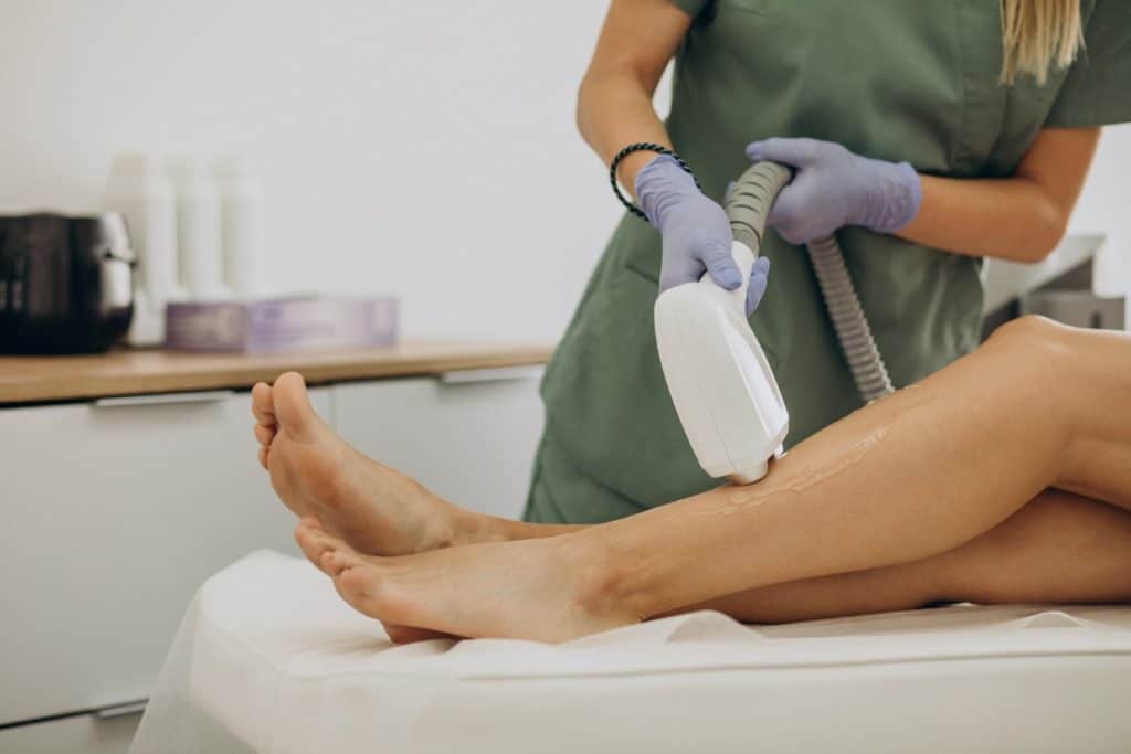 Dermatologie și tratamente cu laser pentru tatuaje, servicii profesionale la Old Ink Tattoo București, specialiști în eliminarea tatuajelor cu tehnologie avansată.